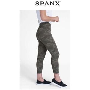 SPANX Cropped “Look at Me Now” Seamless Camo Leggings